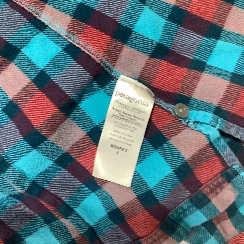 Patagonia Women’s Button Down Shirt Blue Pink Plaid Size 4 - Picture 7 of 13